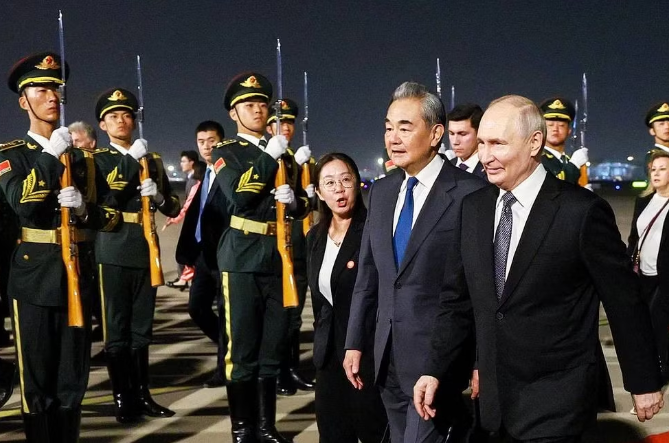 Tổng thống Putin đến Bắc Kinh, bắt đầu chuyến thăm Trung Quốc